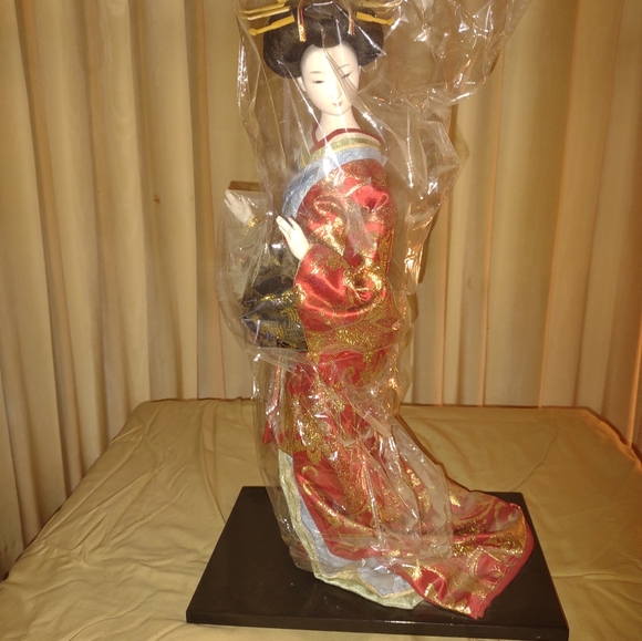 High Value Limited Edition Japanese Geisha Doll - Picture 15 of 16
